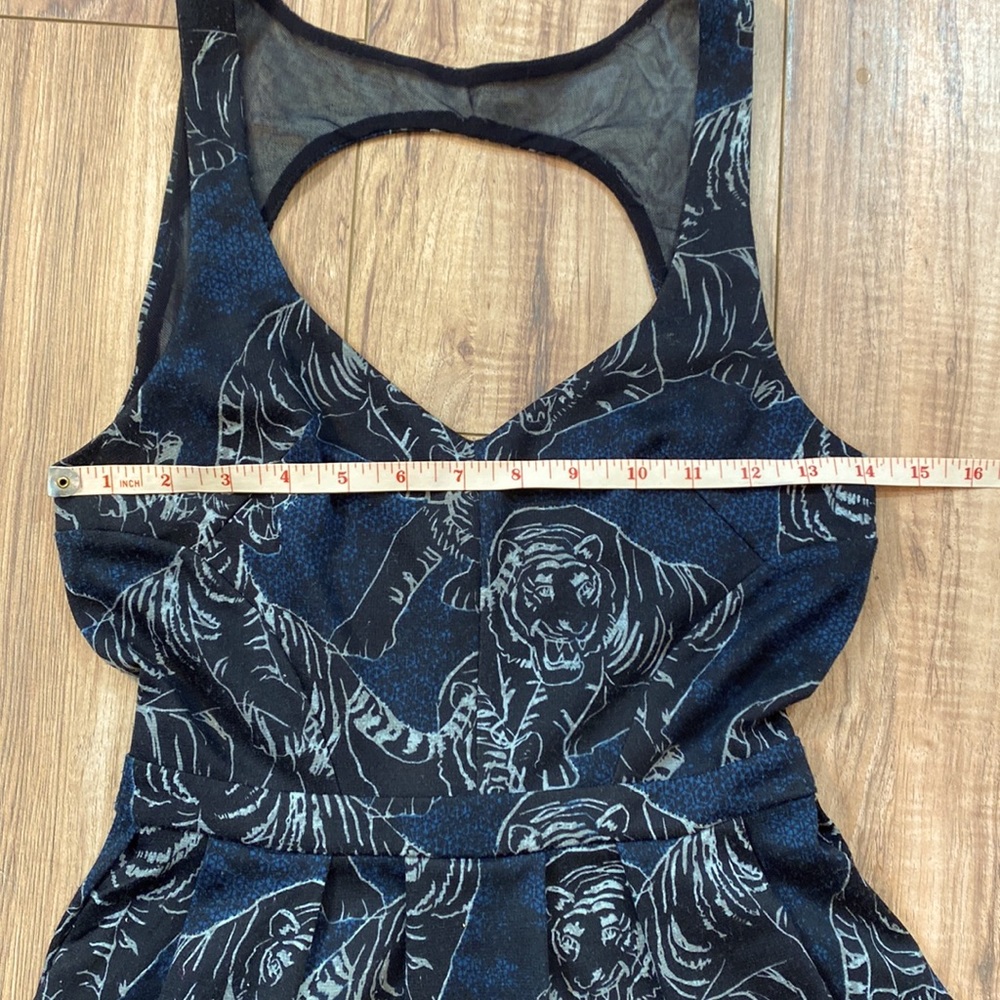 Dress - Picture 4 of 10